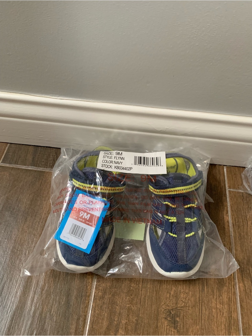 NEW Stride Rite Flynn Sneaker Sandals Size 9
